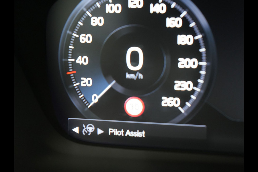 Volvo XC40 T4 Recharge Inscription Plug In Hybrid 211pk Dealer O.H PHEV | Trekhaak Af Fabriek | Panodak | Adaptive Cruise | Camera | Lederen Sportstoelen Memory & Verwarmd | Harman Kardon | Pilot Assist | Apple Carplay | Virtual | DAB |