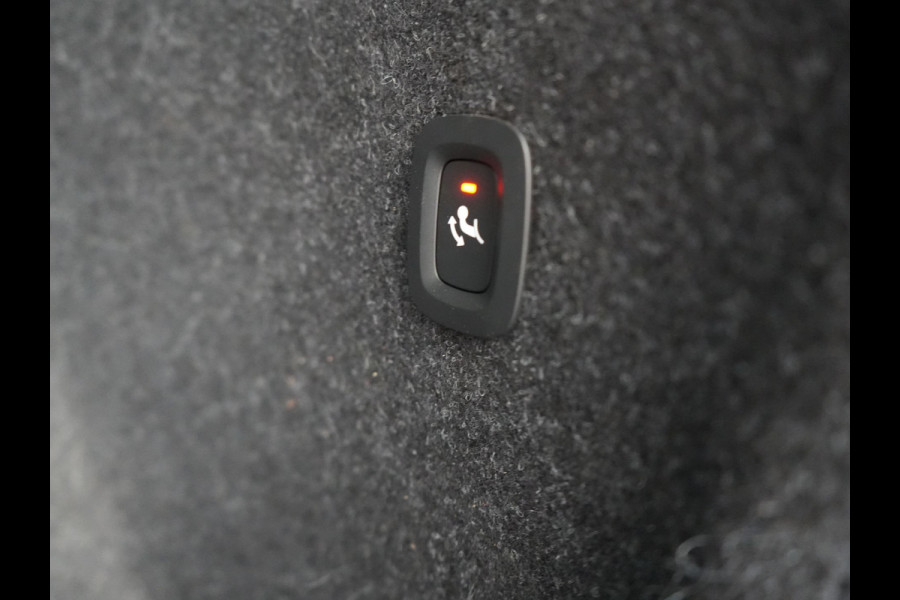 Volvo XC40 T4 Recharge Inscription Plug In Hybrid 211pk Dealer O.H PHEV | Trekhaak Af Fabriek | Panodak | Adaptive Cruise | Camera | Lederen Sportstoelen Memory & Verwarmd | Harman Kardon | Pilot Assist | Apple Carplay | Virtual | DAB |