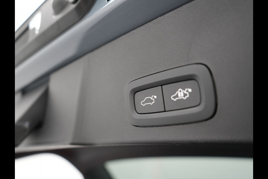 Volvo XC40 T4 Recharge Inscription Plug In Hybrid 211pk Dealer O.H PHEV | Trekhaak Af Fabriek | Panodak | Adaptive Cruise | Camera | Lederen Sportstoelen Memory & Verwarmd | Harman Kardon | Pilot Assist | Apple Carplay | Virtual | DAB |