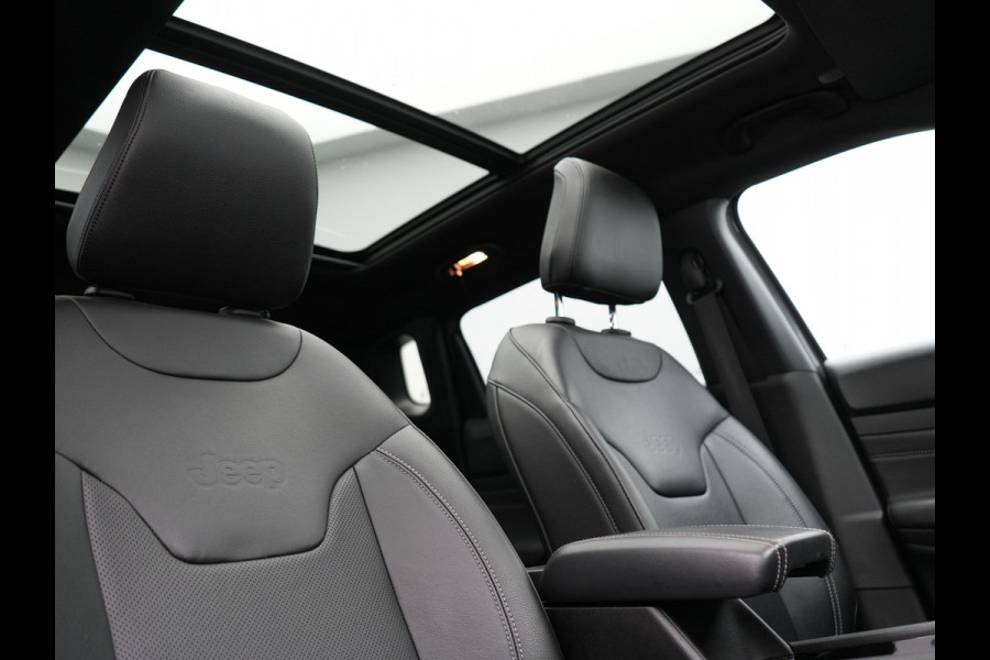 Jeep Compass 4xe 240 Plug-in Hybrid Electric S 240pk Dealer O.H PHEV | Trekhaak | Panodak | Adaptive Cruise | 360 Camera | Lederen Sportstoelen Memory & Ventilatie | Apple Carplay | Alpine Sound | Virtual | DAB |