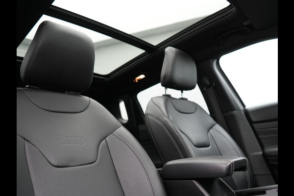Jeep Compass 4xe 240 Plug-in Hybrid Electric S 240pk Dealer O.H PHEV | Trekhaak | Panodak | Adaptive Cruise | 360 Camera | Lederen Sportstoelen Memory & Ventilatie | Apple Carplay | Alpine Sound | Virtual | DAB |