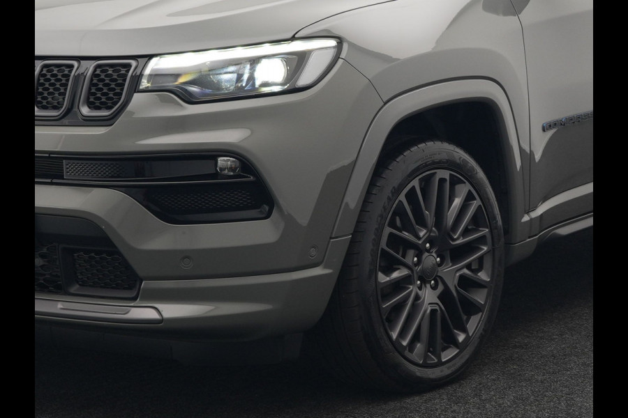 Jeep Compass 4xe 240 Plug-in Hybrid Electric S 240pk Dealer O.H PHEV | Trekhaak | Panodak | Adaptive Cruise | 360 Camera | Lederen Sportstoelen Memory & Ventilatie | Apple Carplay | Alpine Sound | Virtual | DAB |
