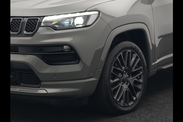 Jeep Compass 4xe 240 Plug-in Hybrid Electric S 240pk Dealer O.H PHEV | Trekhaak | Panodak | Adaptive Cruise | 360 Camera | Lederen Sportstoelen Memory & Ventilatie | Apple Carplay | Alpine Sound | Virtual | DAB |