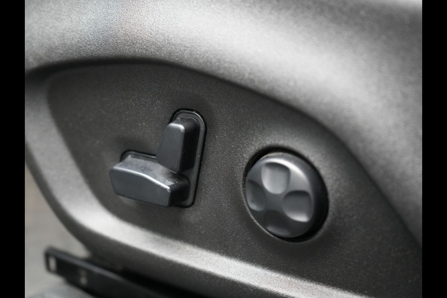 Jeep Compass 4xe 240 Plug-in Hybrid Electric S 240pk Dealer O.H PHEV | Trekhaak | Panodak | Adaptive Cruise | 360 Camera | Lederen Sportstoelen Memory & Ventilatie | Apple Carplay | Alpine Sound | Virtual | DAB |
