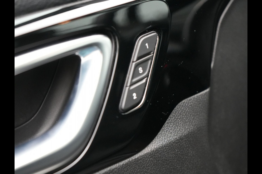 Jeep Compass 4xe 240 Plug-in Hybrid Electric S 240pk Dealer O.H PHEV | Trekhaak | Panodak | Adaptive Cruise | 360 Camera | Lederen Sportstoelen Memory & Ventilatie | Apple Carplay | Alpine Sound | Virtual | DAB |
