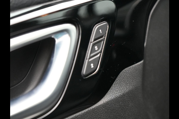 Jeep Compass 4xe 240 Plug-in Hybrid Electric S 240pk Dealer O.H PHEV | Trekhaak | Panodak | Adaptive Cruise | 360 Camera | Lederen Sportstoelen Memory & Ventilatie | Apple Carplay | Alpine Sound | Virtual | DAB |