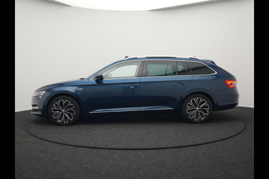 Škoda Superb Combi TSI iV Lauren & Klement Plug In Hybrid 218pk Dealer O.H PHEV | Panodak | Adaptive Cruise | 360 Camera | Lederen Sportstoelen Memory & Ventilatie | Lane assist | Navigatie | Apple Carplay | Virtual | Sfeerverlichting | Park Assist | DAB |