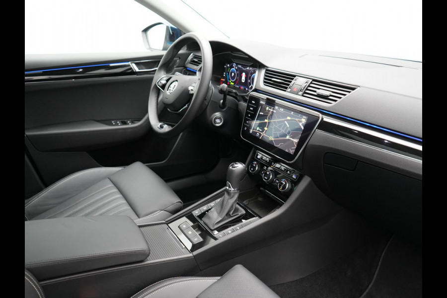 Škoda Superb Combi TSI iV Lauren & Klement Plug In Hybrid 218pk Dealer O.H PHEV | Panodak | Adaptive Cruise | 360 Camera | Lederen Sportstoelen Memory & Ventilatie | Lane assist | Navigatie | Apple Carplay | Virtual | Sfeerverlichting | Park Assist | DAB |
