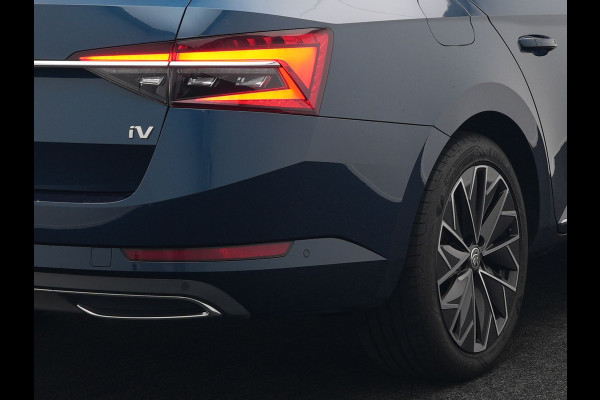 Škoda Superb Combi TSI iV Lauren & Klement Plug In Hybrid 218pk Dealer O.H PHEV | Panodak | Adaptive Cruise | 360 Camera | Lederen Sportstoelen Memory & Ventilatie | Lane assist | Navigatie | Apple Carplay | Virtual | Sfeerverlichting | Park Assist | DAB |