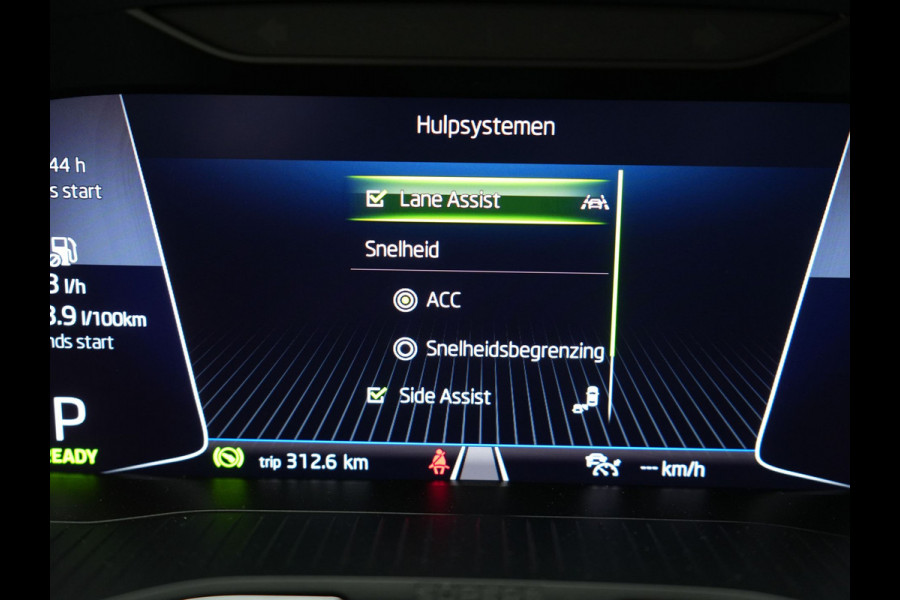 Škoda Superb Combi TSI iV Lauren & Klement Plug In Hybrid 218pk Dealer O.H PHEV | Panodak | Adaptive Cruise | 360 Camera | Lederen Sportstoelen Memory & Ventilatie | Lane assist | Navigatie | Apple Carplay | Virtual | Sfeerverlichting | Park Assist | DAB |