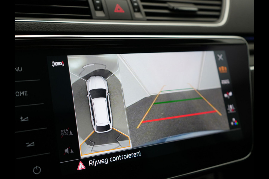 Škoda Superb Combi TSI iV Lauren & Klement Plug In Hybrid 218pk Dealer O.H PHEV | Panodak | Adaptive Cruise | 360 Camera | Lederen Sportstoelen Memory & Ventilatie | Lane assist | Navigatie | Apple Carplay | Virtual | Sfeerverlichting | Park Assist | DAB |