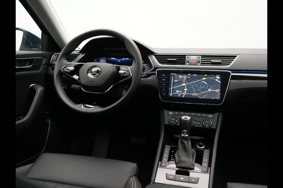 Škoda Superb Combi TSI iV Lauren & Klement Plug In Hybrid 218pk Dealer O.H PHEV | Panodak | Adaptive Cruise | 360 Camera | Lederen Sportstoelen Memory & Ventilatie | Lane assist | Navigatie | Apple Carplay | Virtual | Sfeerverlichting | Park Assist | DAB |