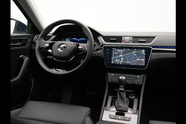Škoda Superb Combi TSI iV Lauren & Klement Plug In Hybrid 218pk Dealer O.H PHEV | Panodak | Adaptive Cruise | 360 Camera | Lederen Sportstoelen Memory & Ventilatie | Lane assist | Navigatie | Apple Carplay | Virtual | Sfeerverlichting | Park Assist | DAB |