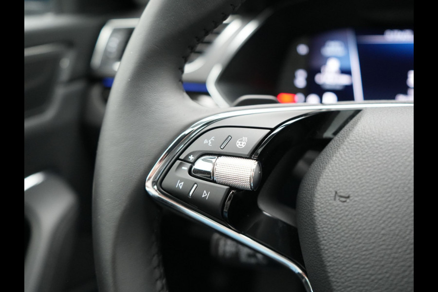 Škoda Superb Combi TSI iV Lauren & Klement Plug In Hybrid 218pk Dealer O.H PHEV | Panodak | Adaptive Cruise | 360 Camera | Lederen Sportstoelen Memory & Ventilatie | Lane assist | Navigatie | Apple Carplay | Virtual | Sfeerverlichting | Park Assist | DAB |