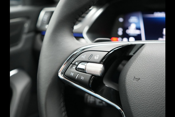 Škoda Superb Combi TSI iV Lauren & Klement Plug In Hybrid 218pk Dealer O.H PHEV | Panodak | Adaptive Cruise | 360 Camera | Lederen Sportstoelen Memory & Ventilatie | Lane assist | Navigatie | Apple Carplay | Virtual | Sfeerverlichting | Park Assist | DAB |