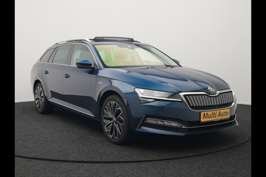 Škoda Superb Combi TSI iV Lauren & Klement Plug In Hybrid 218pk Dealer O.H PHEV | Panodak | Adaptive Cruise | 360 Camera | Lederen Sportstoelen Memory & Ventilatie | Lane assist | Navigatie | Apple Carplay | Virtual | Sfeerverlichting | Park Assist | DAB |