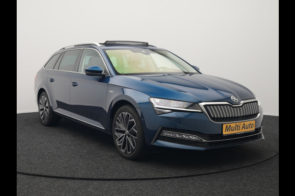 Škoda Superb Combi TSI iV Lauren & Klement Plug In Hybrid 218pk Dealer O.H PHEV | Panodak | Adaptive Cruise | 360 Camera | Lederen Sportstoelen Memory & Ventilatie | Lane assist | Navigatie | Apple Carplay | Virtual | Sfeerverlichting | Park Assist | DAB |