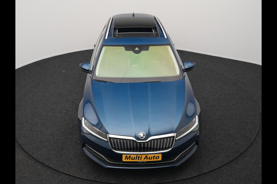 Škoda Superb Combi TSI iV Lauren & Klement Plug In Hybrid 218pk Dealer O.H PHEV | Panodak | Adaptive Cruise | 360 Camera | Lederen Sportstoelen Memory & Ventilatie | Lane assist | Navigatie | Apple Carplay | Virtual | Sfeerverlichting | Park Assist | DAB |