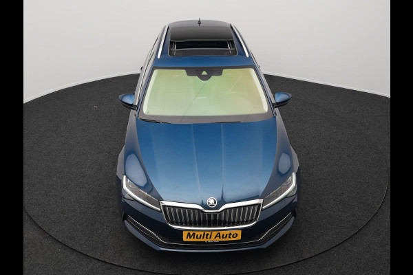 Škoda Superb Combi TSI iV Lauren & Klement Plug In Hybrid 218pk Dealer O.H PHEV | Panodak | Adaptive Cruise | 360 Camera | Lederen Sportstoelen Memory & Ventilatie | Lane assist | Navigatie | Apple Carplay | Virtual | Sfeerverlichting | Park Assist | DAB |