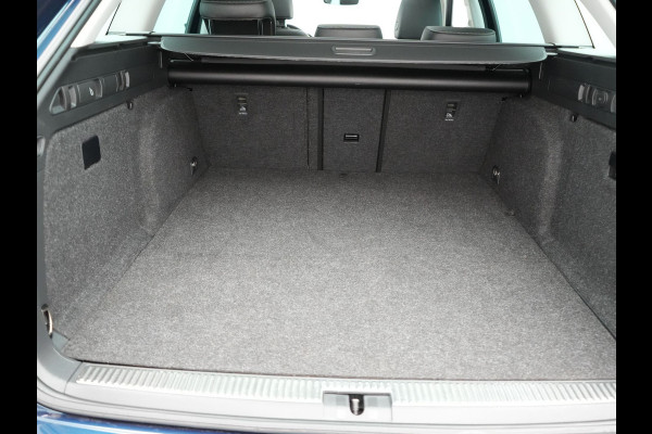 Škoda Superb Combi TSI iV Lauren & Klement Plug In Hybrid 218pk Dealer O.H PHEV | Panodak | Adaptive Cruise | 360 Camera | Lederen Sportstoelen Memory & Ventilatie | Lane assist | Navigatie | Apple Carplay | Virtual | Sfeerverlichting | Park Assist | DAB |
