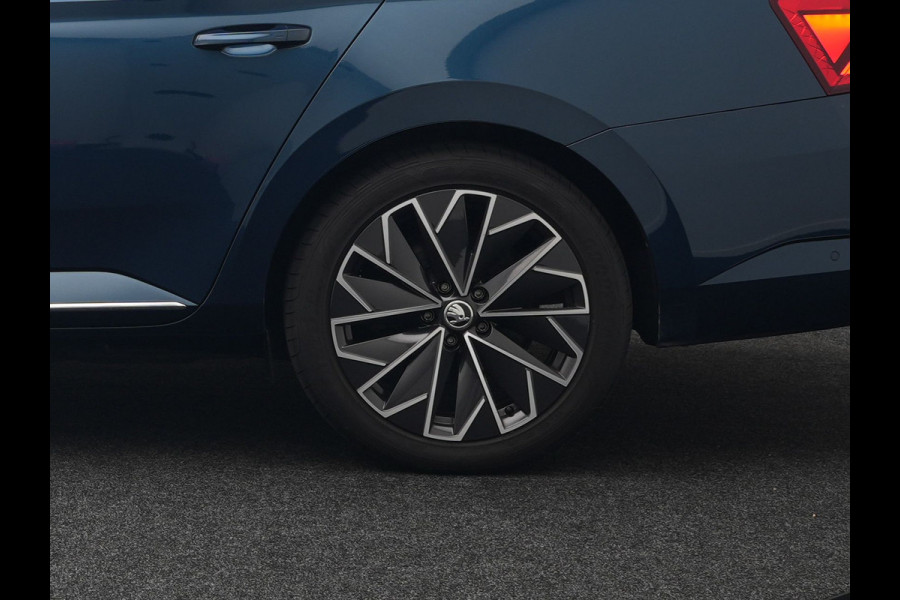 Škoda Superb Combi TSI iV Lauren & Klement Plug In Hybrid 218pk Dealer O.H PHEV | Panodak | Adaptive Cruise | 360 Camera | Lederen Sportstoelen Memory & Ventilatie | Lane assist | Navigatie | Apple Carplay | Virtual | Sfeerverlichting | Park Assist | DAB |