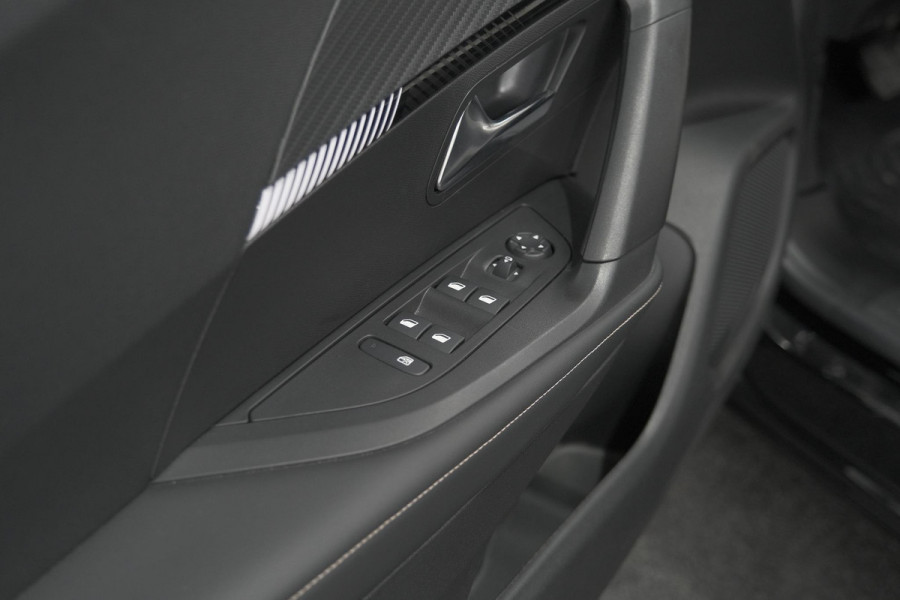 Peugeot 2008 PureTech 130 EAT8 Allure | 360 Camera | Adaptieve Cruise Control | Dodehoekdetectie | Navigatie