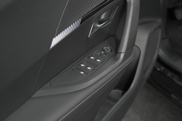 Peugeot 2008 PureTech 130 EAT8 Allure | 360 Camera | Adaptieve Cruise Control | Dodehoekdetectie | Navigatie