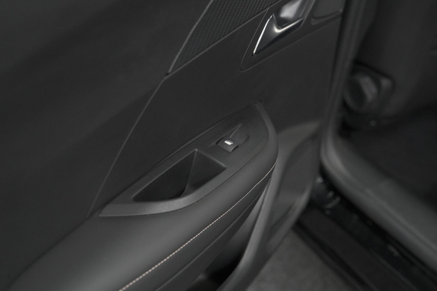 Peugeot 2008 PureTech 130 EAT8 Allure | 360 Camera | Adaptieve Cruise Control | Dodehoekdetectie | Navigatie