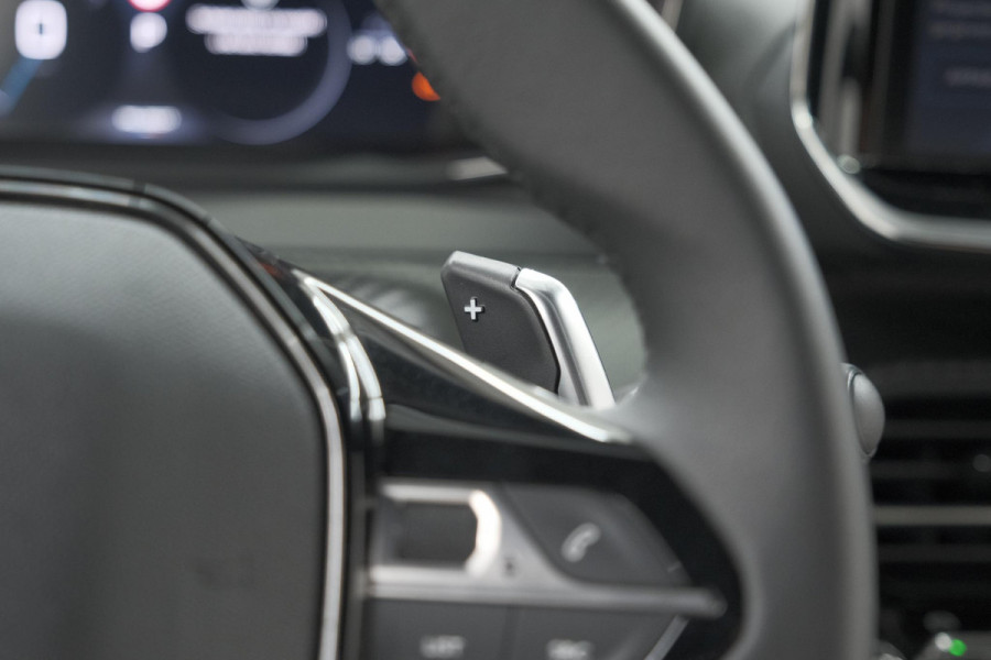 Peugeot 2008 PureTech 130 EAT8 Allure | 360 Camera | Adaptieve Cruise Control | Dodehoekdetectie | Navigatie