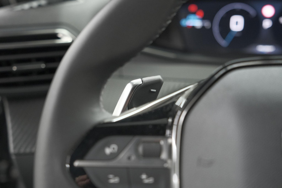 Peugeot 2008 PureTech 130 EAT8 Allure | 360 Camera | Adaptieve Cruise Control | Dodehoekdetectie | Navigatie