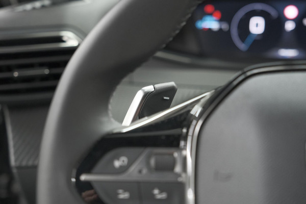 Peugeot 2008 PureTech 130 EAT8 Allure | 360 Camera | Adaptieve Cruise Control | Dodehoekdetectie | Navigatie