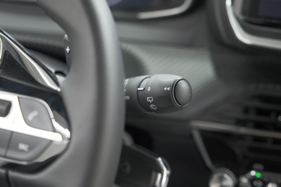 Peugeot 2008 PureTech 130 EAT8 Allure | 360 Camera | Adaptieve Cruise Control | Dodehoekdetectie | Navigatie