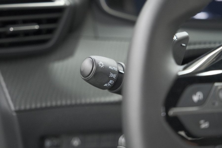 Peugeot 2008 PureTech 130 EAT8 Allure | 360 Camera | Adaptieve Cruise Control | Dodehoekdetectie | Navigatie