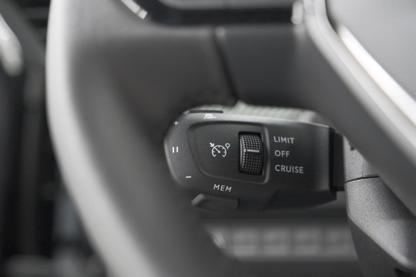 Peugeot 2008 PureTech 130 EAT8 Allure | 360 Camera | Adaptieve Cruise Control | Dodehoekdetectie | Navigatie