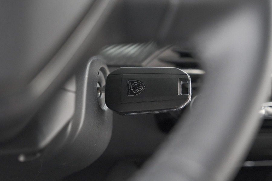 Peugeot 2008 PureTech 130 EAT8 Allure | 360 Camera | Adaptieve Cruise Control | Dodehoekdetectie | Navigatie