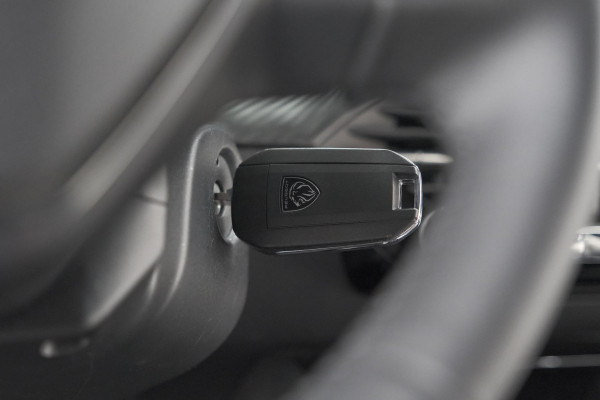Peugeot 2008 PureTech 130 EAT8 Allure | 360 Camera | Adaptieve Cruise Control | Dodehoekdetectie | Navigatie