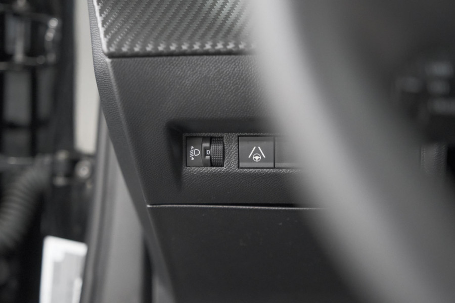 Peugeot 2008 PureTech 130 EAT8 Allure | 360 Camera | Adaptieve Cruise Control | Dodehoekdetectie | Navigatie
