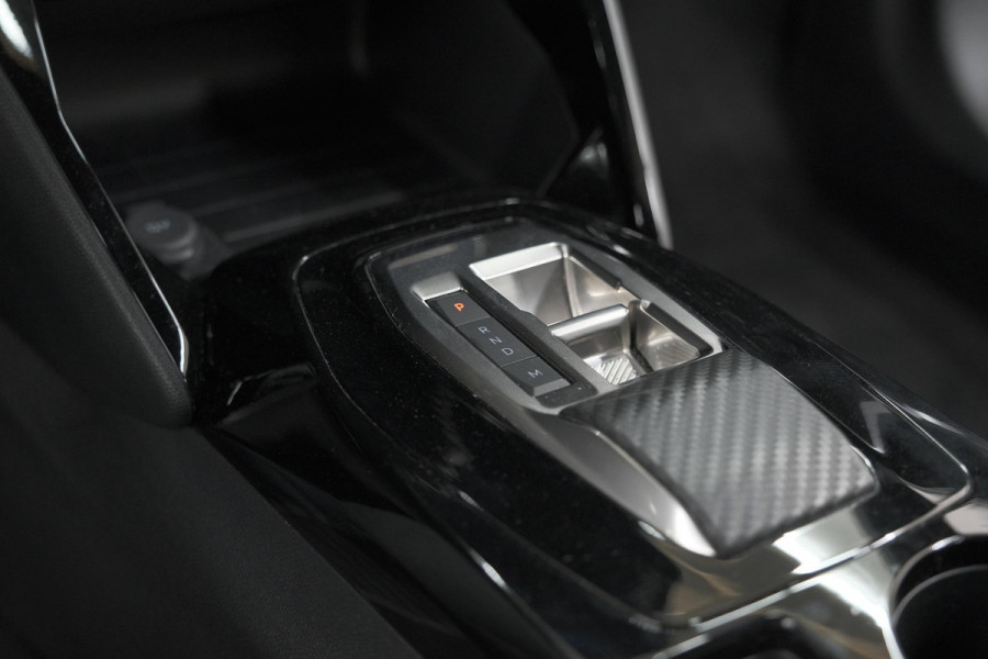 Peugeot 2008 PureTech 130 EAT8 Allure | 360 Camera | Adaptieve Cruise Control | Dodehoekdetectie | Navigatie