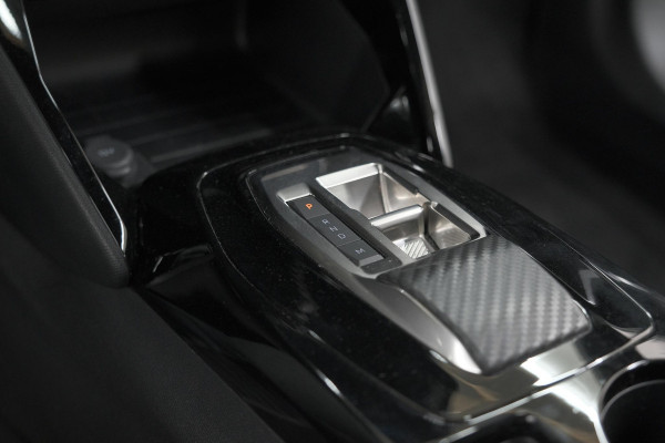 Peugeot 2008 PureTech 130 EAT8 Allure | 360 Camera | Adaptieve Cruise Control | Dodehoekdetectie | Navigatie