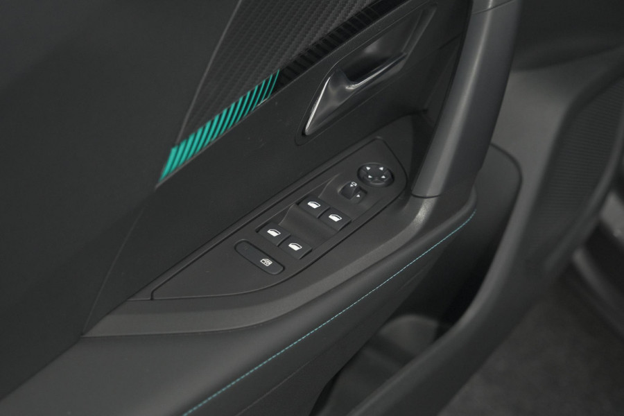 Peugeot 2008 PureTech 130 EAT8 Allure Pack | Trekhaak | Camera | Navigatie | Parkeersensoren | Stoelverwarming