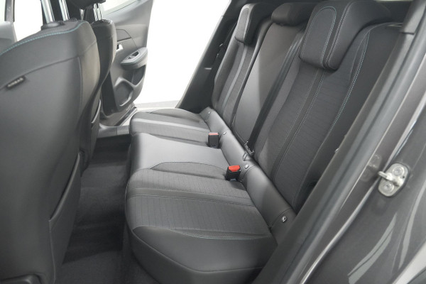 Peugeot 2008 PureTech 130 EAT8 Allure Pack | Trekhaak | Camera | Navigatie | Parkeersensoren | Stoelverwarming