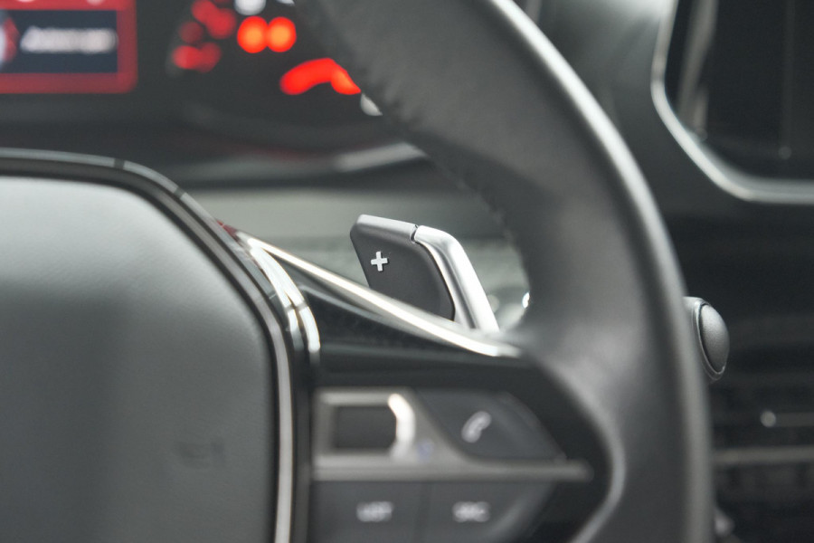 Peugeot 2008 PureTech 130 EAT8 Allure Pack | Trekhaak | Camera | Navigatie | Parkeersensoren | Stoelverwarming
