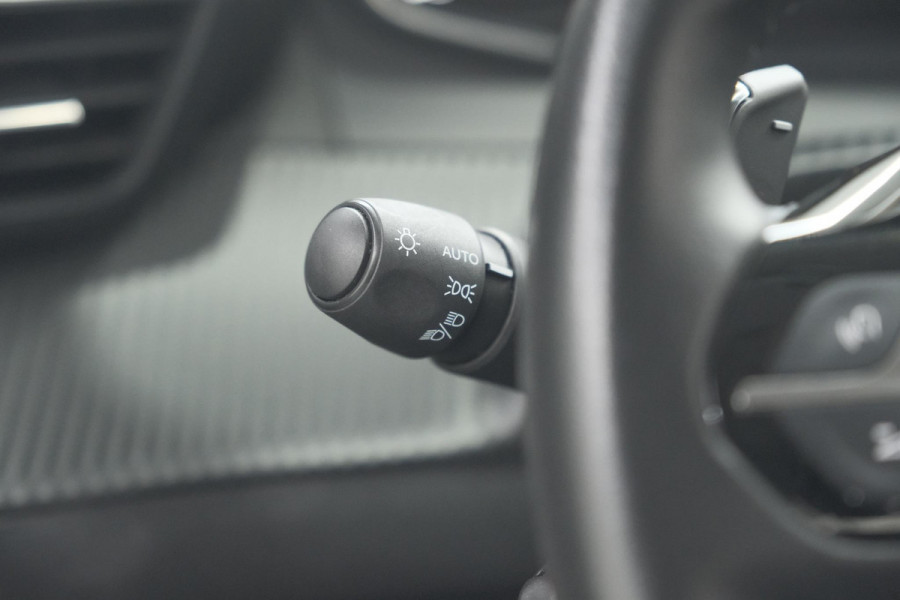 Peugeot 2008 PureTech 130 EAT8 Allure Pack | Trekhaak | Camera | Navigatie | Parkeersensoren | Stoelverwarming