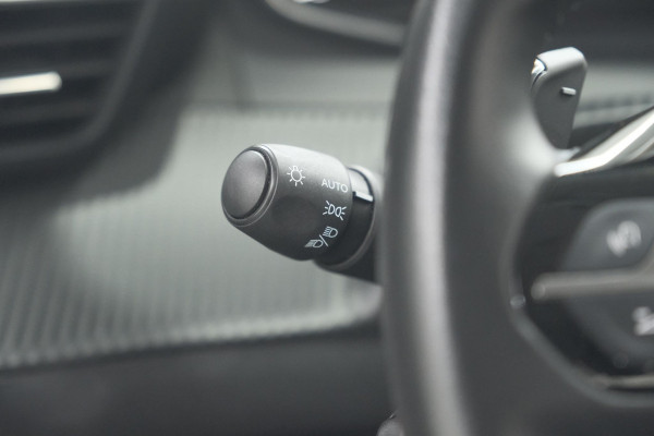 Peugeot 2008 PureTech 130 EAT8 Allure Pack | Trekhaak | Camera | Navigatie | Parkeersensoren | Stoelverwarming