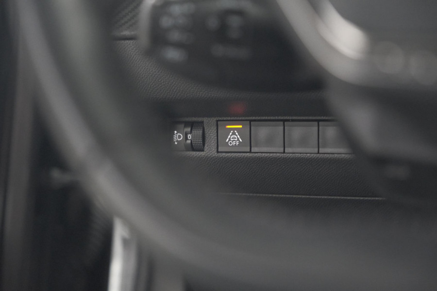 Peugeot 2008 PureTech 130 EAT8 Allure Pack | Trekhaak | Camera | Navigatie | Parkeersensoren | Stoelverwarming