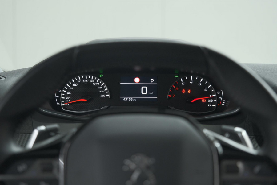 Peugeot 2008 PureTech 130 EAT8 Allure Pack | Trekhaak | Camera | Navigatie | Parkeersensoren | Stoelverwarming