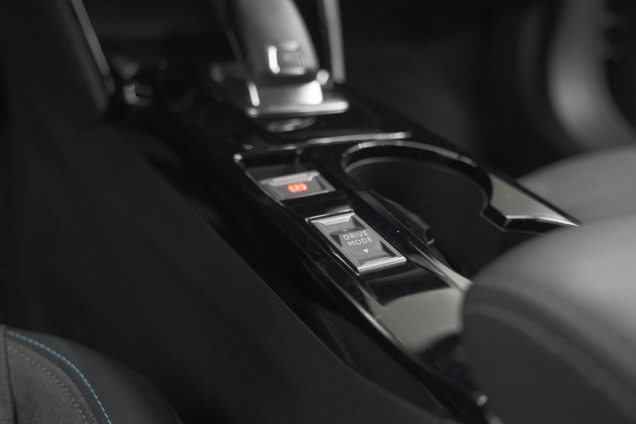 Peugeot 2008 PureTech 130 EAT8 Allure Pack | Trekhaak | Camera | Navigatie | Parkeersensoren | Stoelverwarming