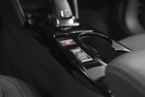 Peugeot 2008 PureTech 130 EAT8 Allure Pack | Trekhaak | Camera | Navigatie | Parkeersensoren | Stoelverwarming
