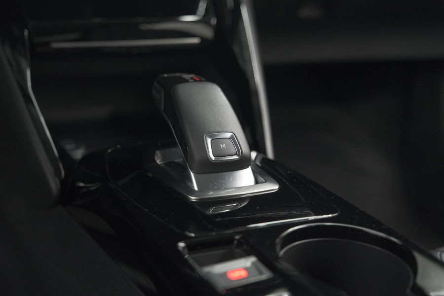 Peugeot 2008 PureTech 130 EAT8 Allure Pack | Trekhaak | Camera | Navigatie | Parkeersensoren | Stoelverwarming