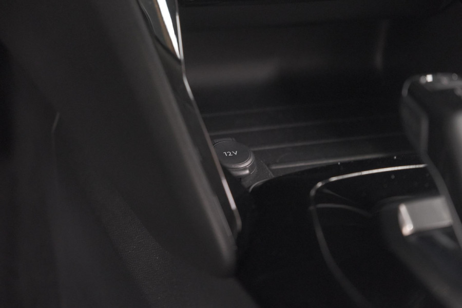 Peugeot 2008 PureTech 130 EAT8 Allure Pack | Trekhaak | Camera | Navigatie | Parkeersensoren | Stoelverwarming
